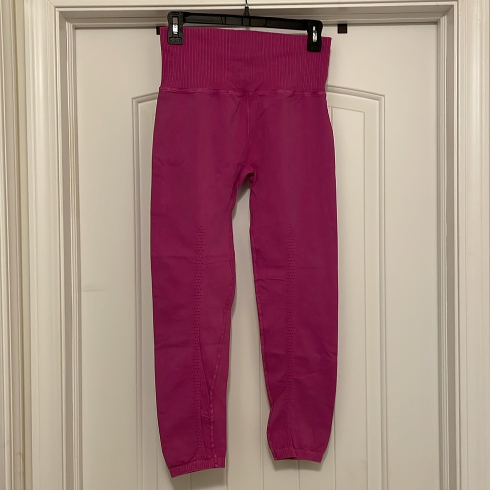 Free People High-Rise 7/8 Length Good Karma Leggings Pink size M/L $78 - Picture 7 of 7